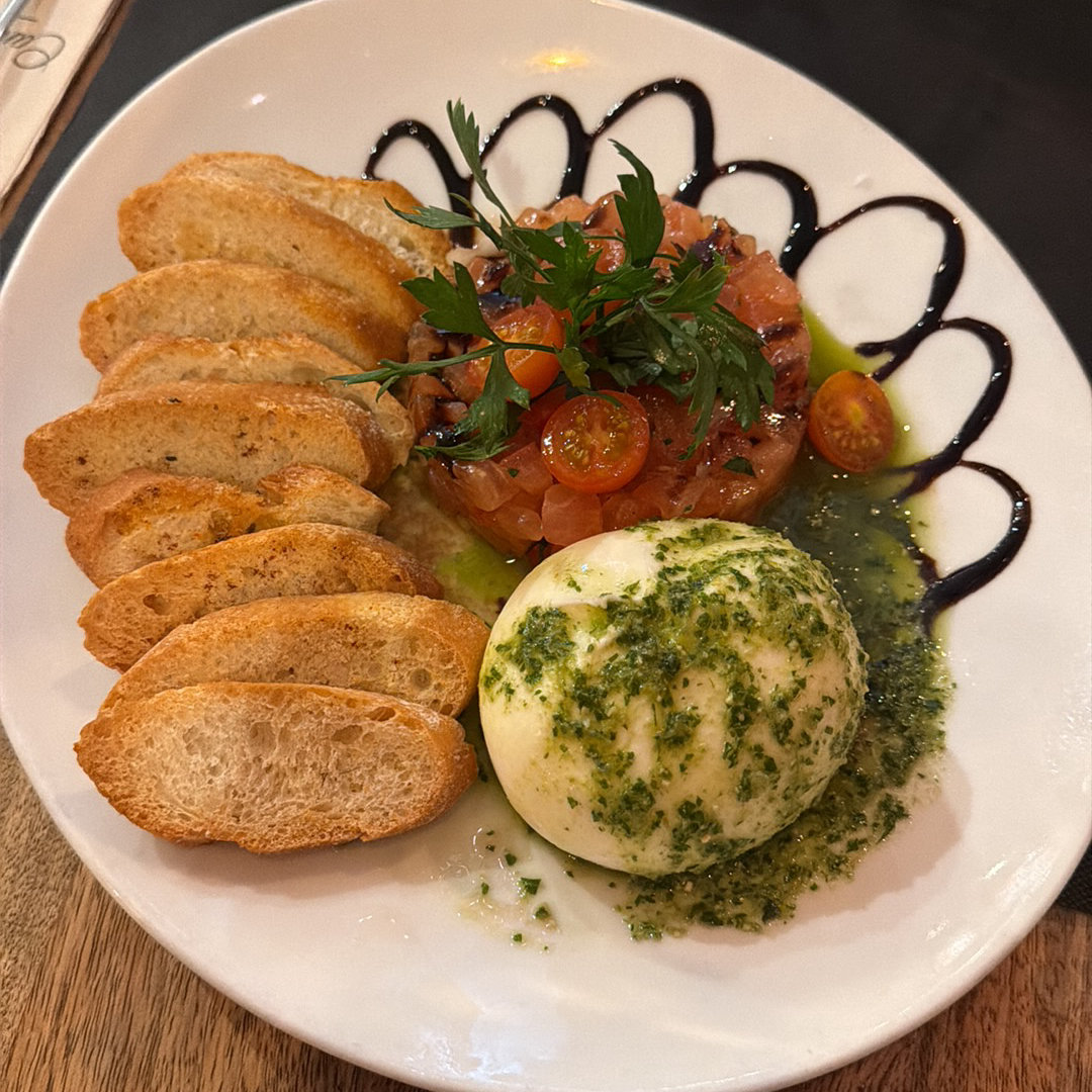 Tomato tartare with burrata at Can Plaça RESTAURANT — photo from a diner