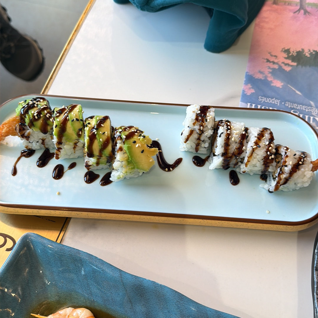 Prawn uramaki (4u) at King sushi — photo from a diner